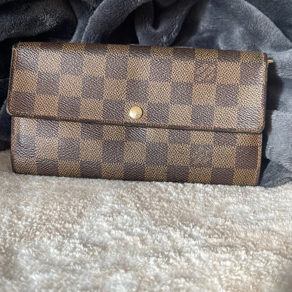 Authentic Louis Vuitton Damier Ebene Sarah Wallet COA Included